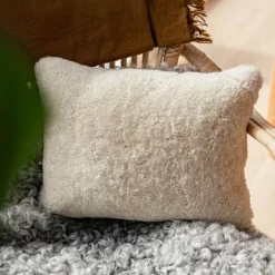 Lina cushion