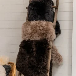 Livia sheepskin rug