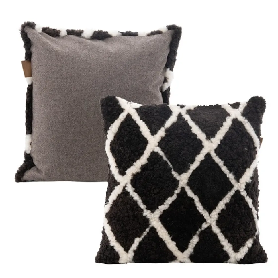 Scarlett cushion