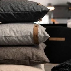 Tina cushion